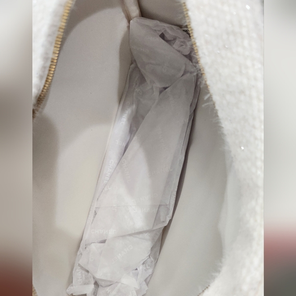 Chanel Beauty Bag brand New - Picture 5 of 7